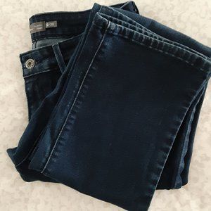 Levis Demi Curve
